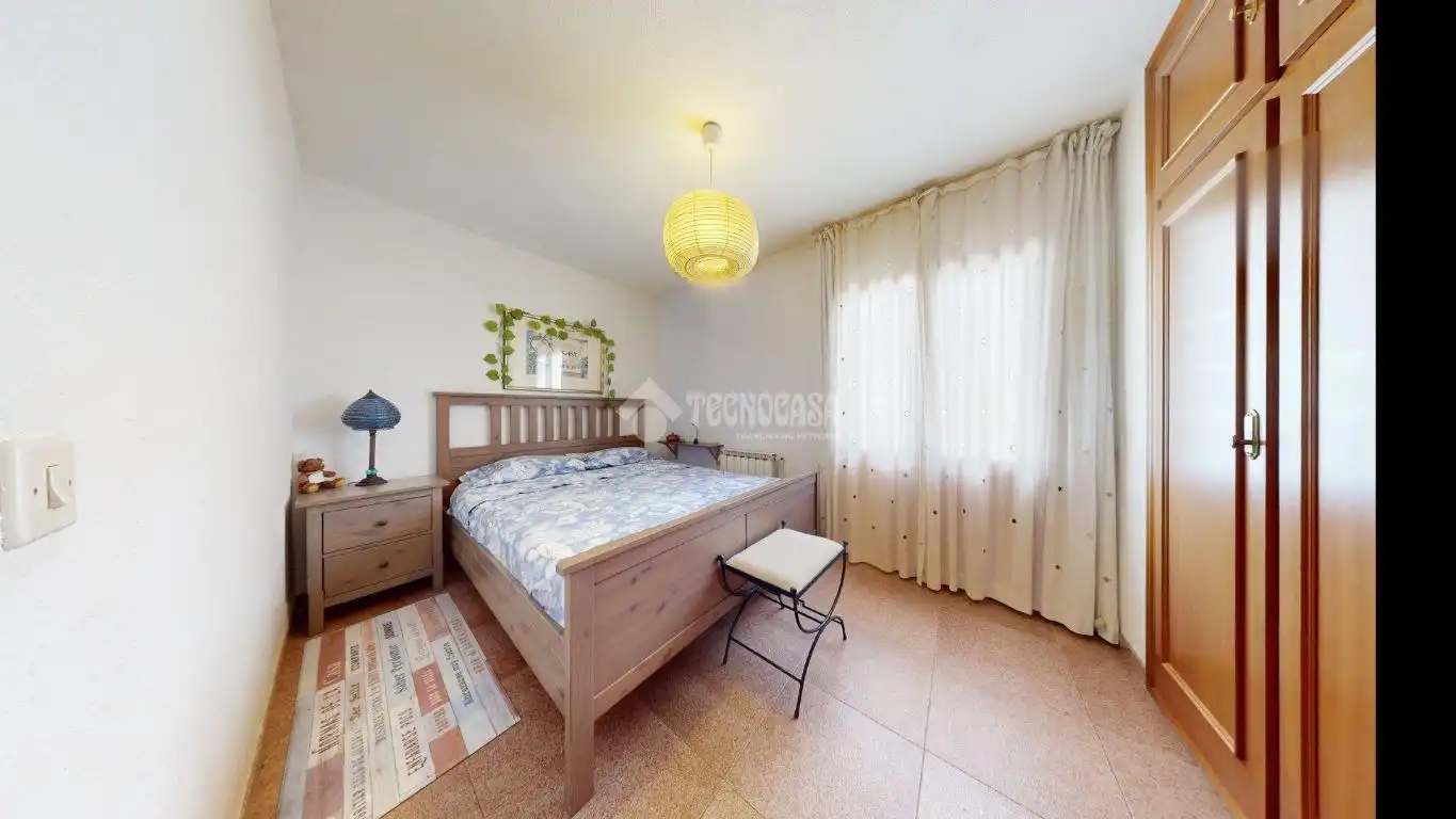 Habitación de Casa adosada en venta en Horche con Calefacción, Terraza y Balcón
