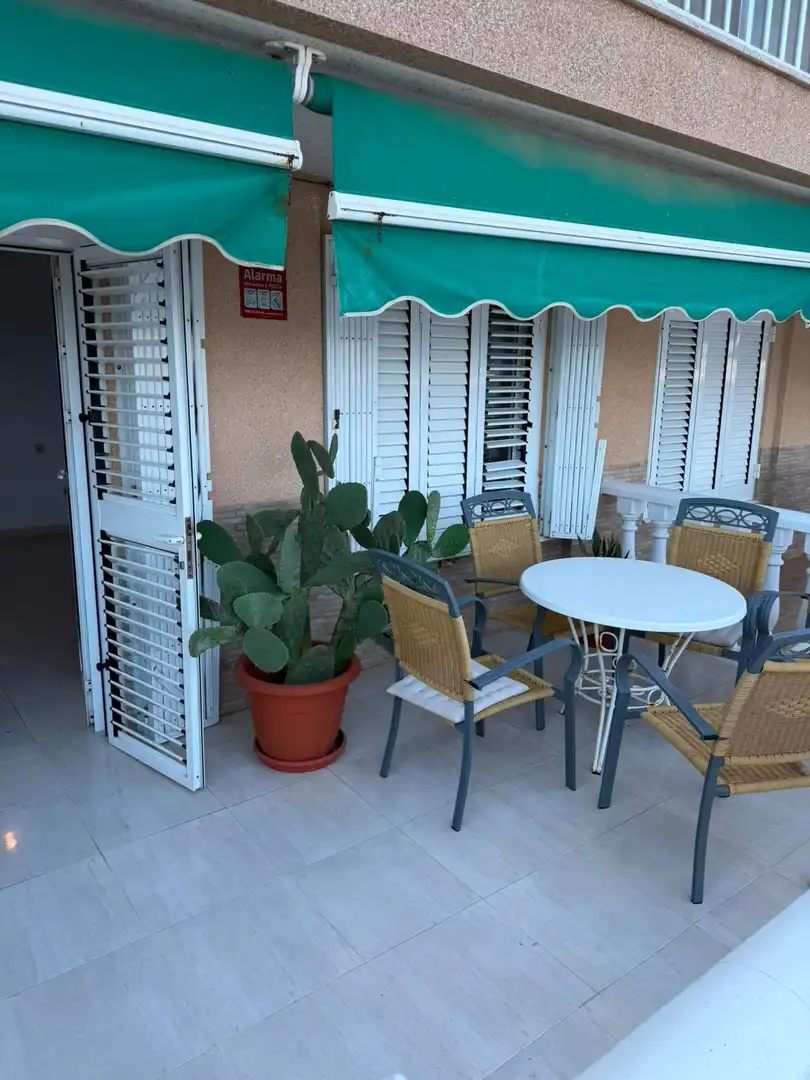 Terraza de Piso de alquiler en Torrevieja con Amueblado