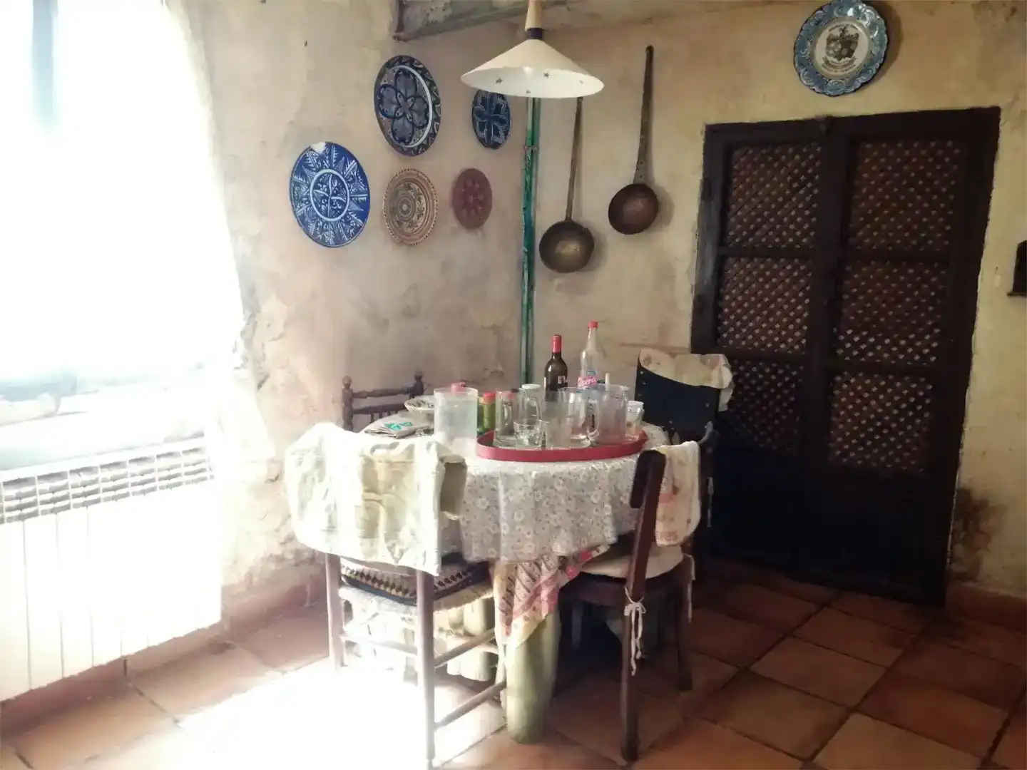 Menjador de Finca rústica en venda en Hueva amb Jardí privat, Traster i Moblat