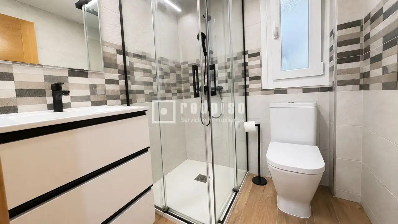 Bathroom of Flat for sale in Leganés  with Air Conditioner, Heating and Terrace