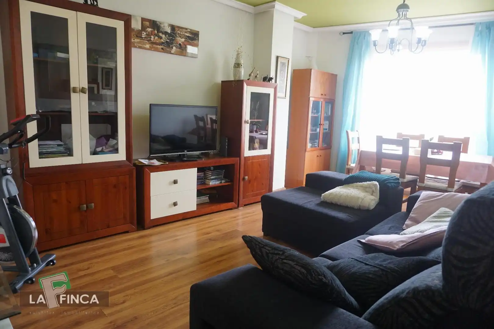Living room of Flat for sale in Oviedo   with Heating, Parquet flooring and Terrace
