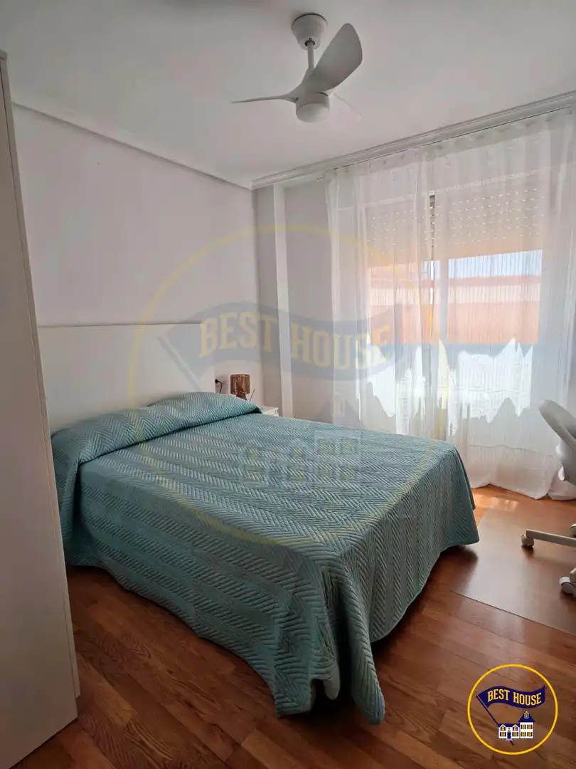 Habitación de Piso de alquiler en Cuenca con Calefacción, Parquet y Amueblado
