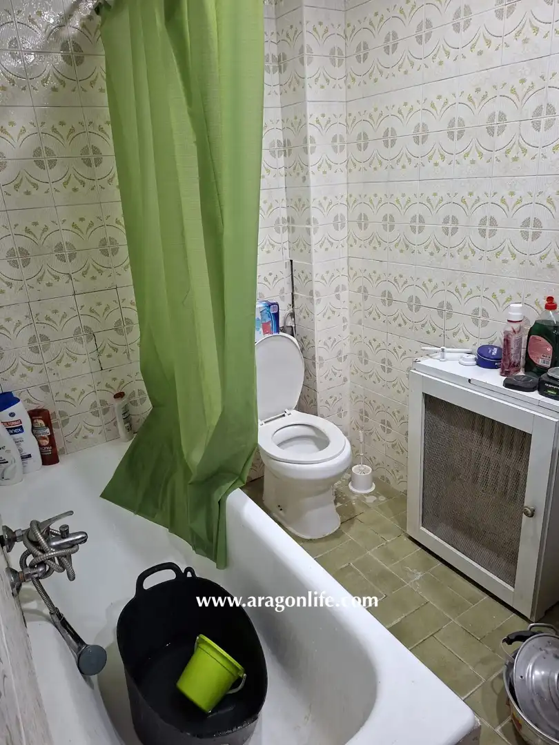 Baño de Piso en venta en Caspe con Calefacción, Terraza y Balcón