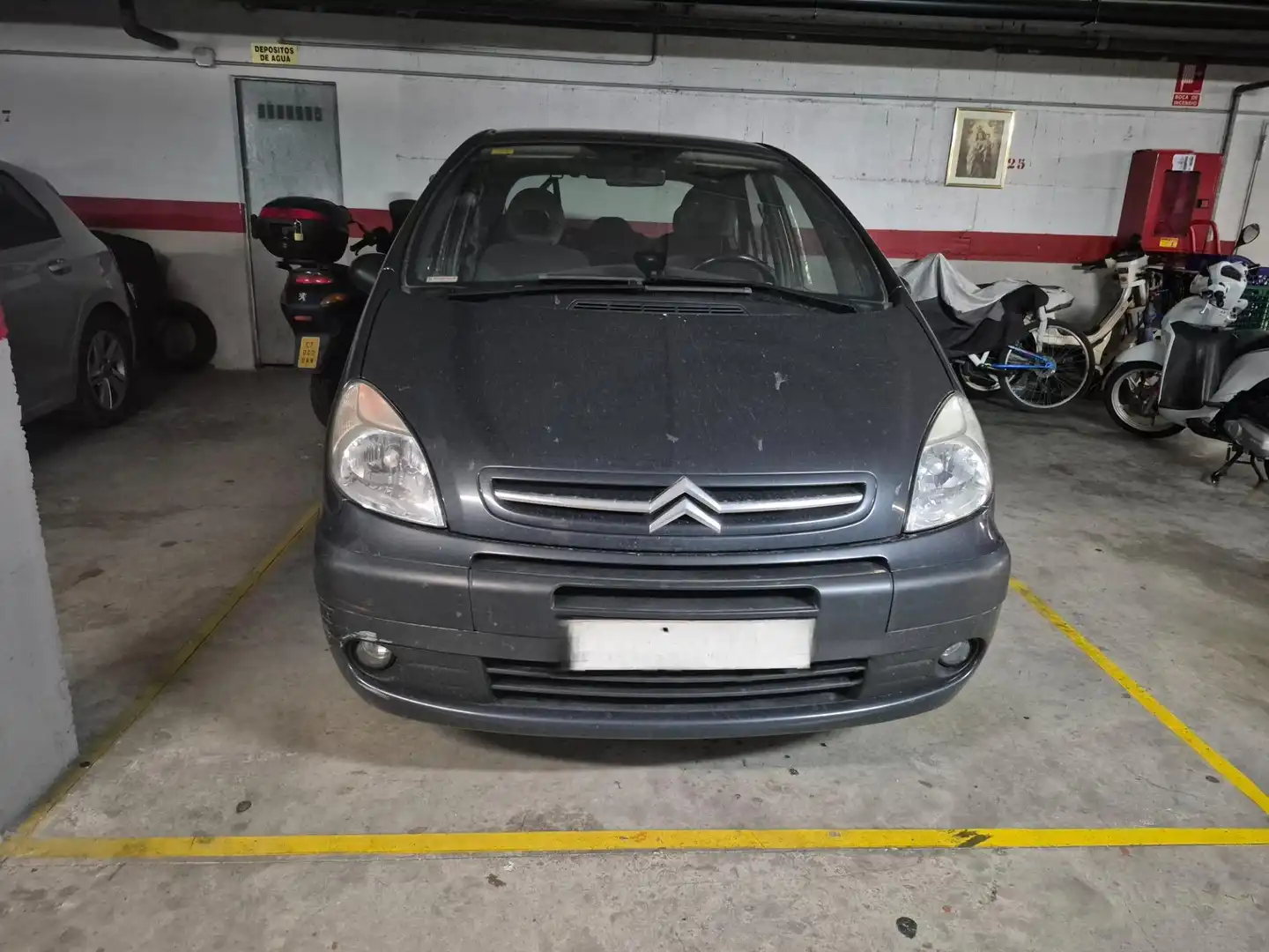 Aparcament de Casa o xalet en venda en Vélez-Málaga amb Terrassa
