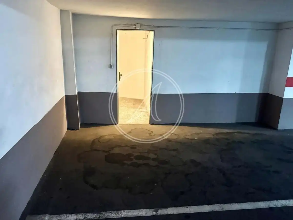 Einzelparkplatz zum Verkauf in Calle Italia
