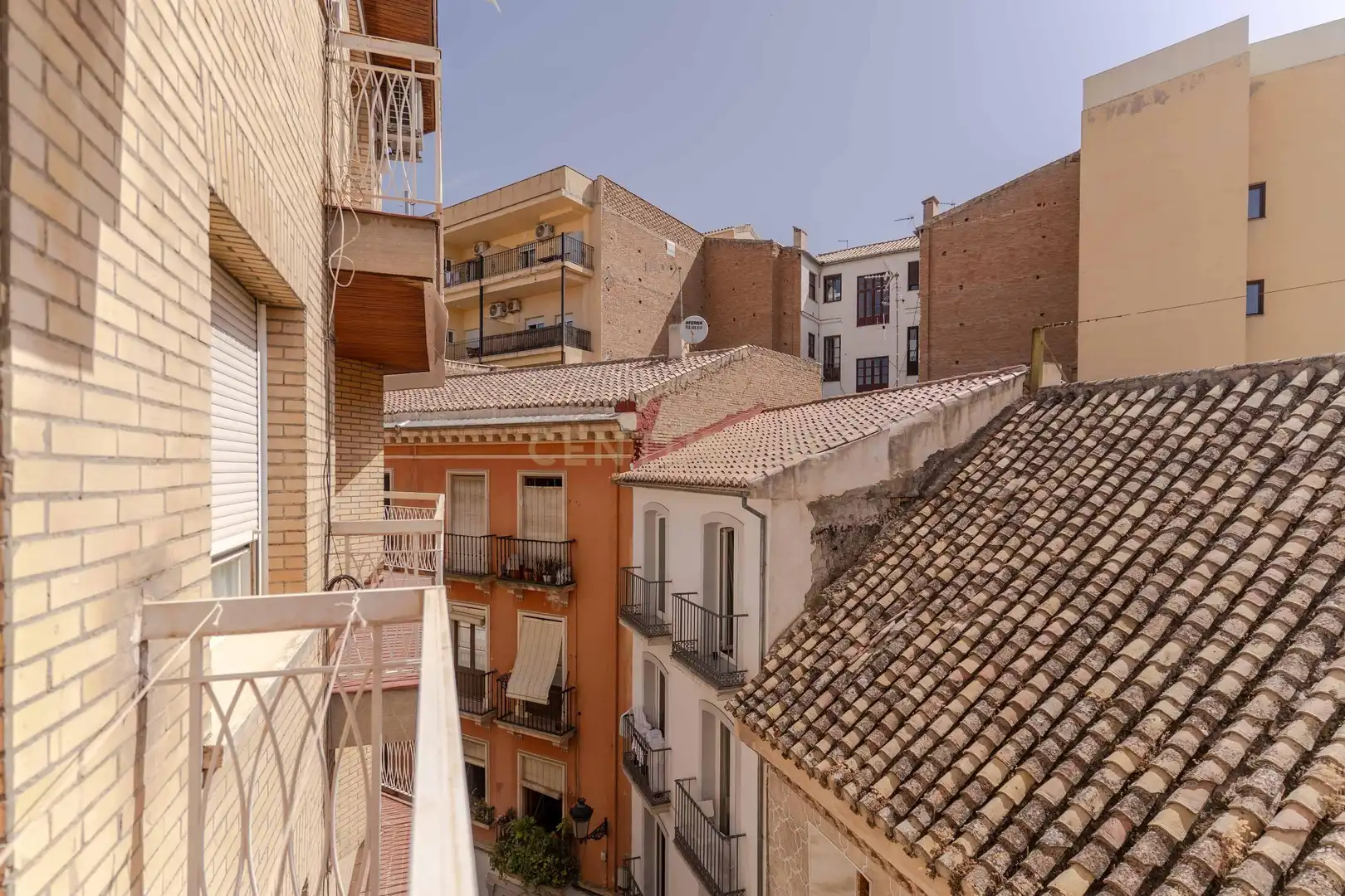 Vista exterior de Pis en venda en Granada amb Aire condicionat