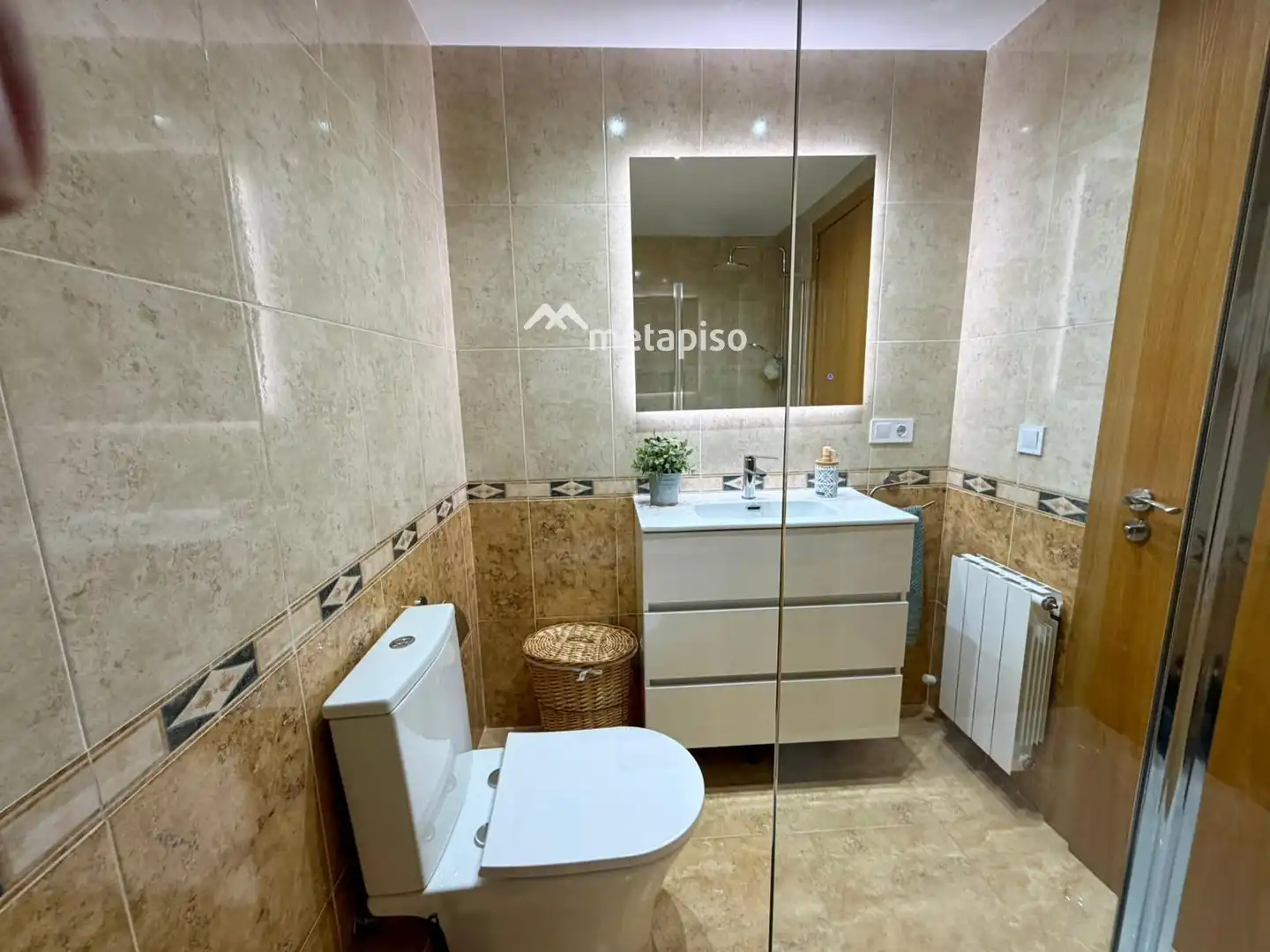 Baño de Casa adosada en venta en Santa Margarida I Els Monjos con Aire acondicionado, Calefacción y Terraza