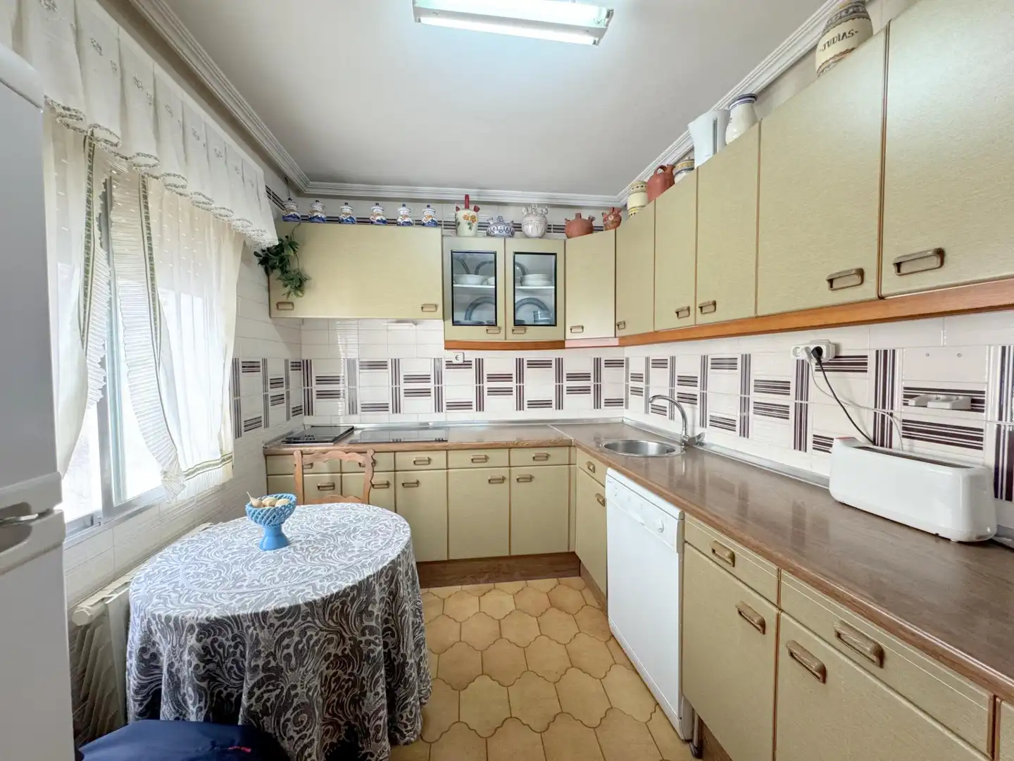 Kitchen of Houses for sale in Candeleda, Ávila