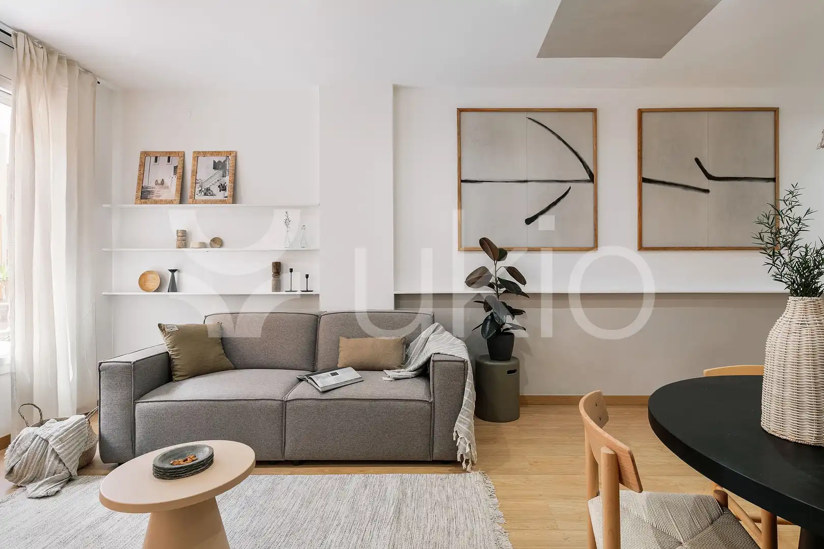 Sala de estar de Apartamento de alquiler en Barcelona con Aire acondicionado, Calefacción y Amueblado