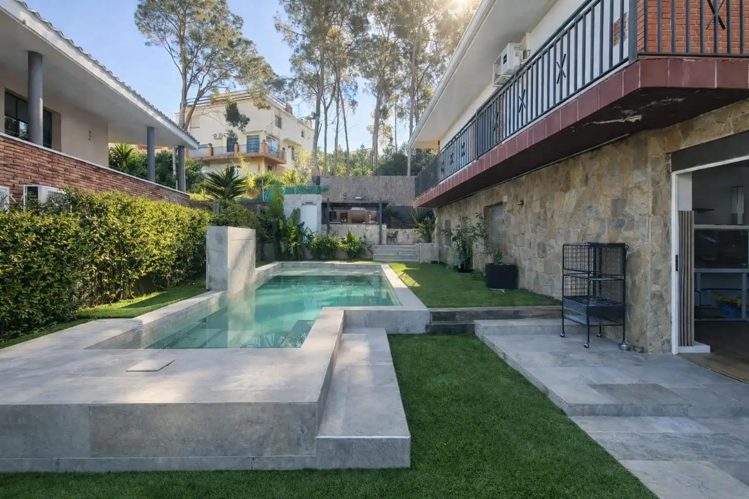 Piscina de Casa o xalet en venda en Terrassa amb Aire condicionat, Jardí privat i Parquet