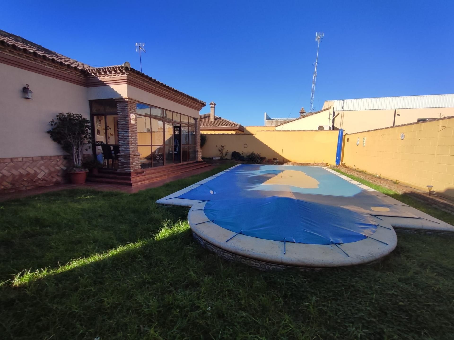 Piscina de Casa o xalet en venda en Chiclana de la Frontera