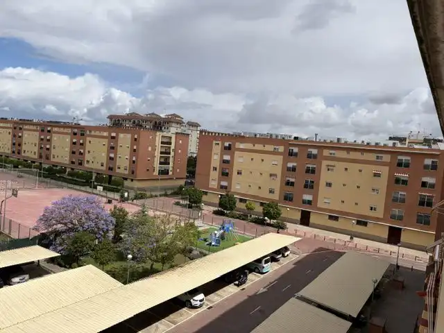 Exterior view of Flat for sale in Sevilla  with Air Conditioner and Storage room