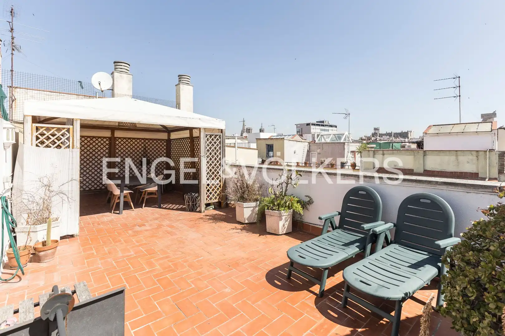 Terrasse von Dachboden zum Verkauf in Barcelona mit Klimaanlage, Heizung und Balkon