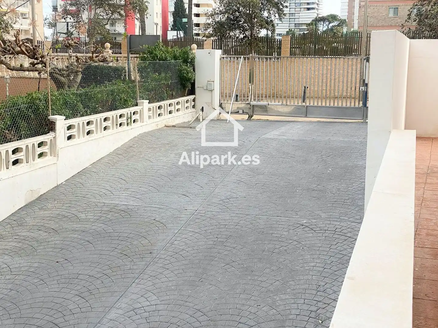 Aparcament de Pis en venda en Alicante / Alacant amb Aire condicionat, Calefacció i Terrassa