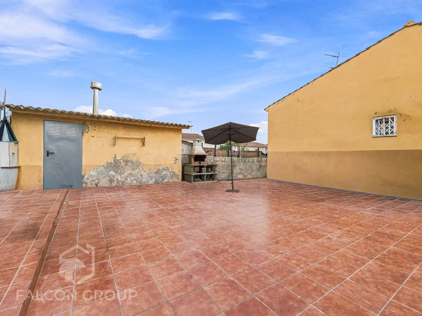 Vista exterior de Finca rústica en venta en Vilanova i la Geltrú con Aire acondicionado, Calefacción y Jardín privado