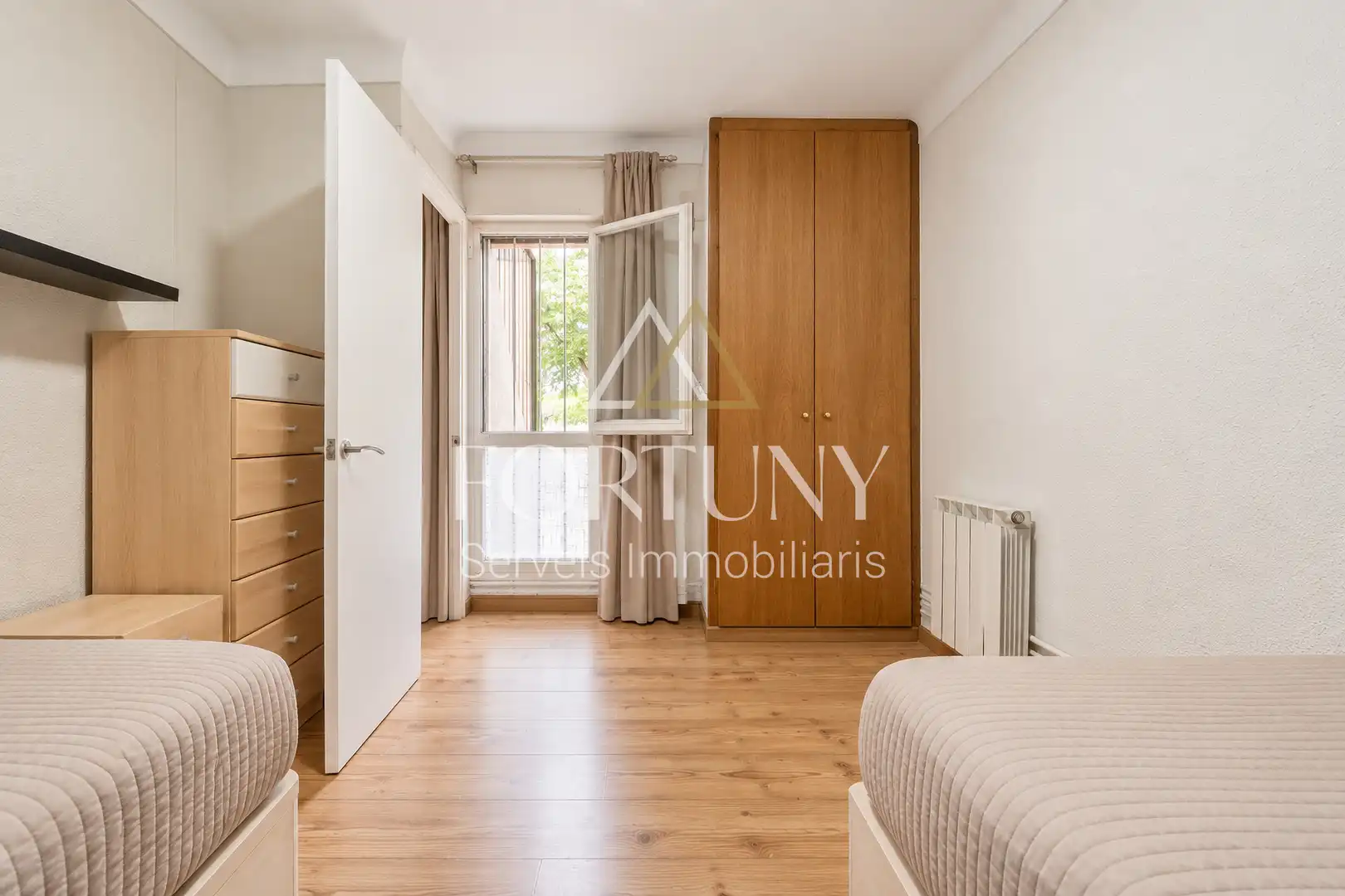 Bedroom of Flat for sale in Mestral 