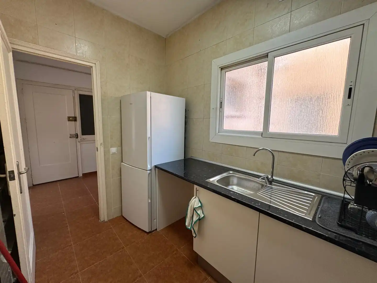 Cuina de Pis en venda en Barcelona amb Moblat, Forn i Alarma