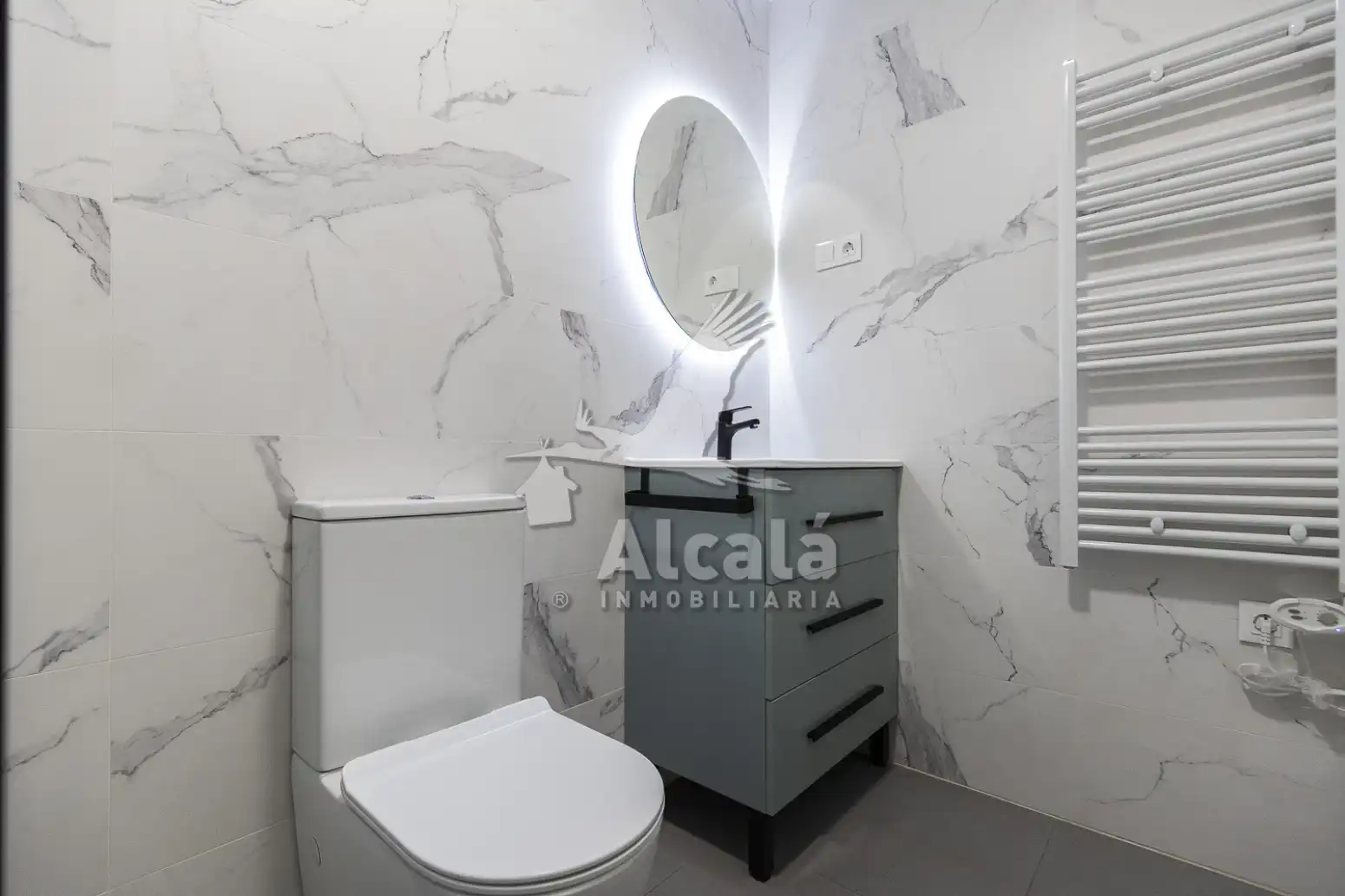 Bathroom of Flat for sale in Caballería Española