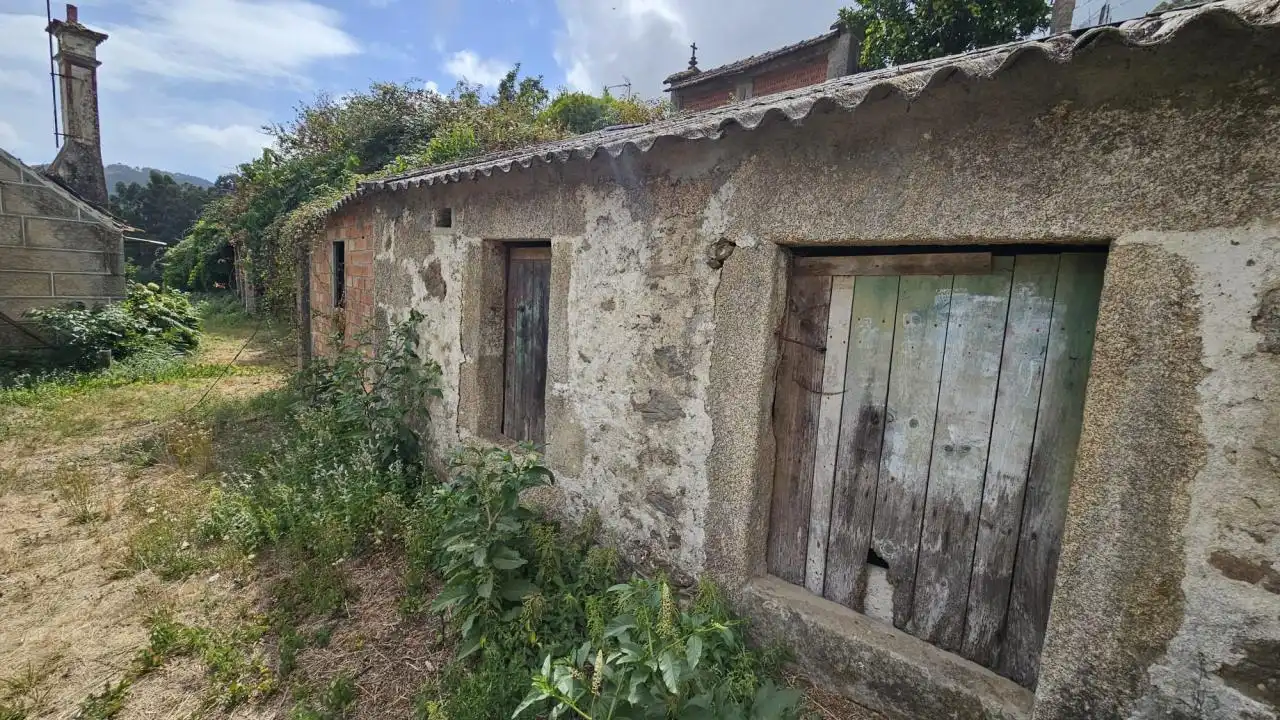 Vista exterior de Casa o xalet en venda en O Porriño   amb Calefacció, Jardí privat i Traster