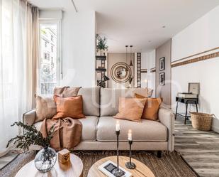 Sala d'estar de Apartament de lloguer en  Madrid Capital amb Aire condicionat, Calefacció i Terrassa