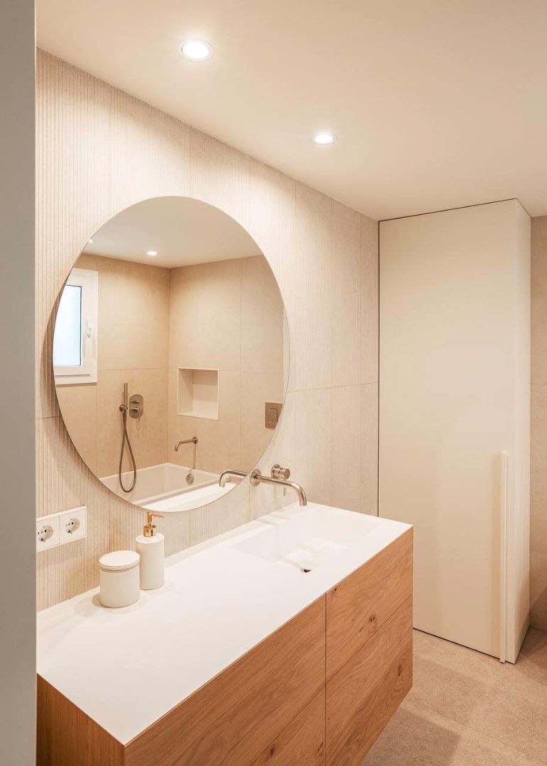Bathroom of Flat for sale in Girona Capital  with Air Conditioner, Heating and Parquet flooring