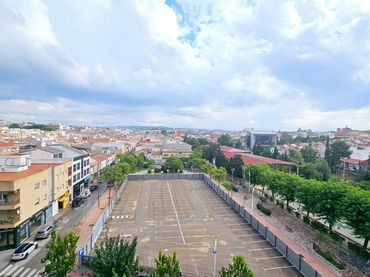 Piso con balcón en venta en Calle del Tres de Abril 8
