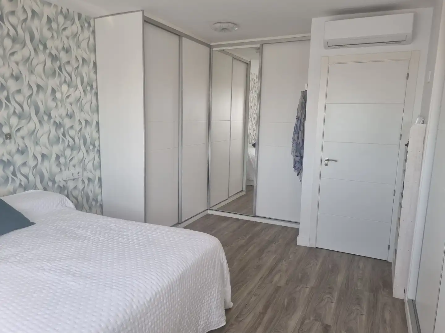Habitación de Casa adosada de alquiler en San Fernando con Aire acondicionado, Calefacción y Jardín privado