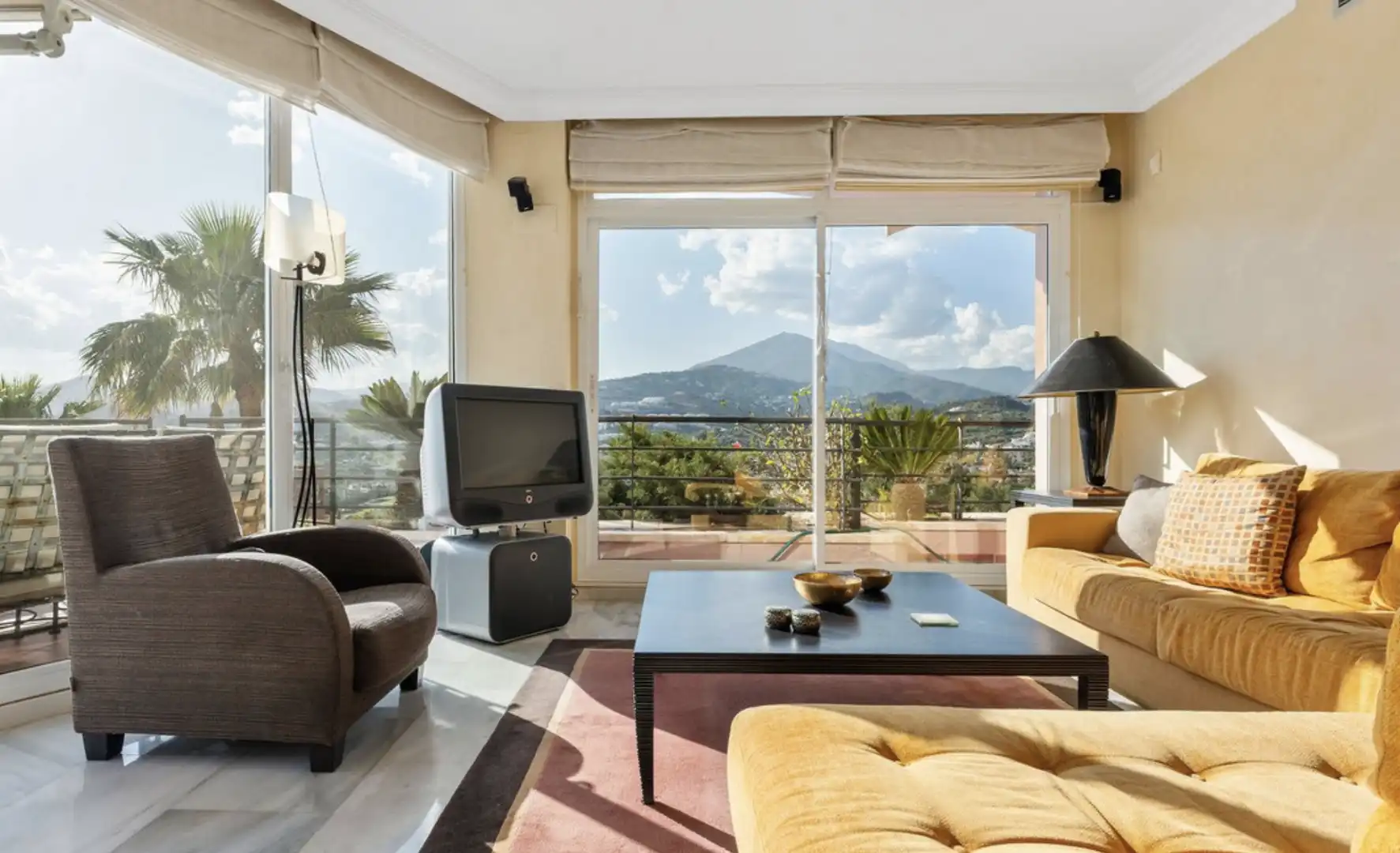 Flat with pool for sale in Nueva Andalucía, imagen 3