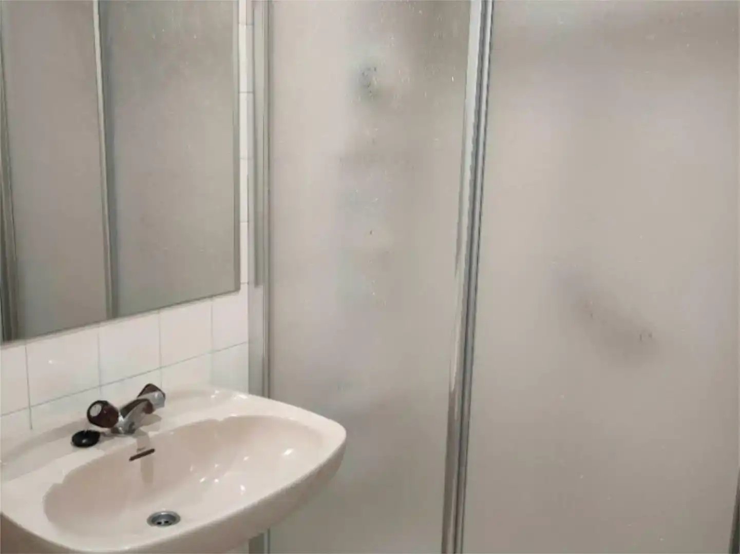 Baño de Piso de alquiler en Pontedeume con Parquet y Amueblado