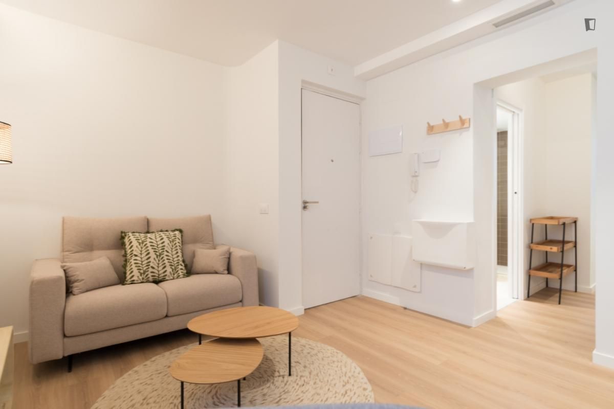 Sala d'estar de Pis de lloguer en  Madrid Capital amb Aire condicionat, Piscina i Moblat