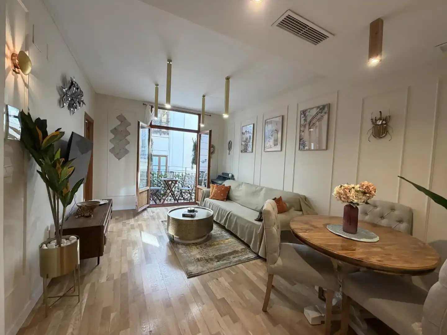 Sala d'estar de Apartament de lloguer en Valencia amb Aire condicionat, Parquet i Moblat