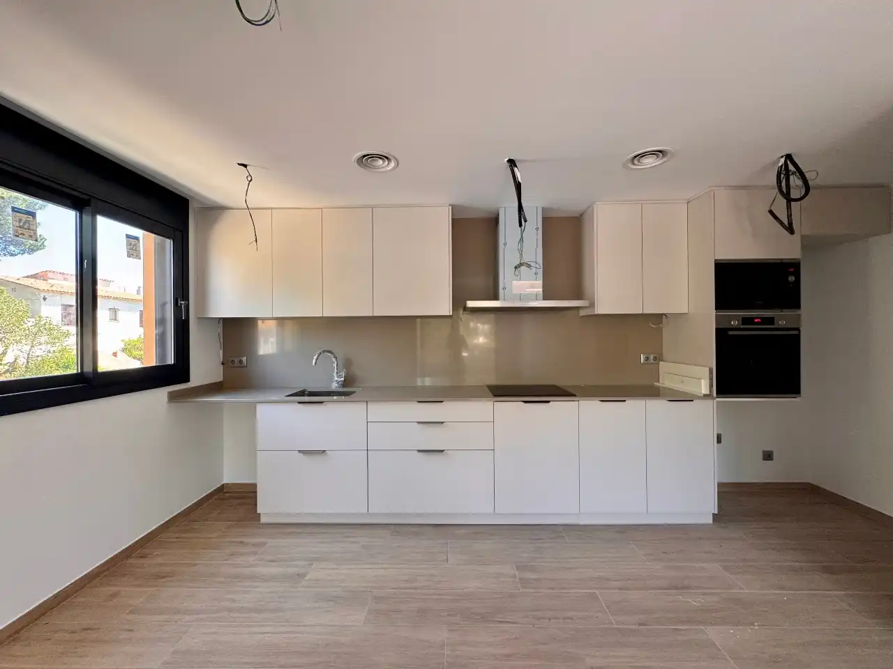 Küche von Wohnung zum Verkauf in Pals mit Klimaanlage, Heizung und Terrasse