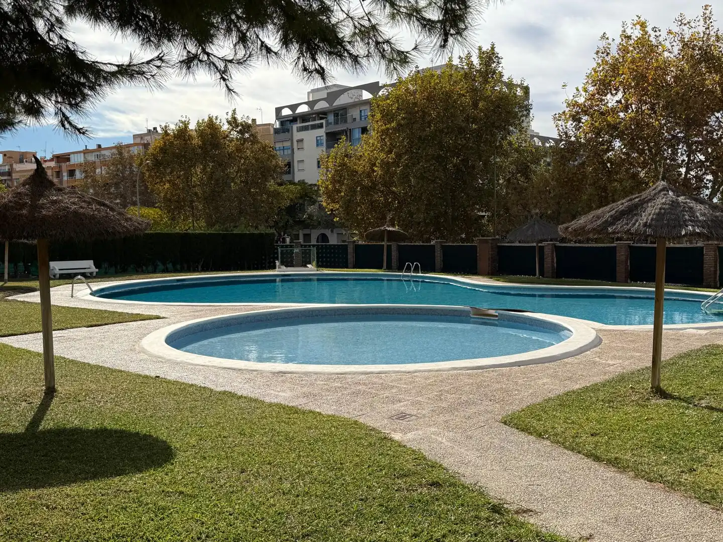 Piscina de Pis en venda en Alicante / Alacant amb Aire condicionat, Calefacció i Moblat