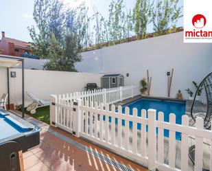 Piscina de Pis en venda en Sant Just Desvern amb Calefacció, Jardí privat i Parquet