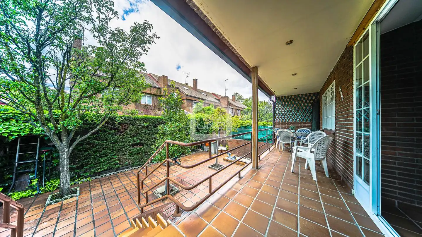 Jardí de Casa adosada en venda en Alcorcón amb Aire condicionat, Calefacció i Parquet