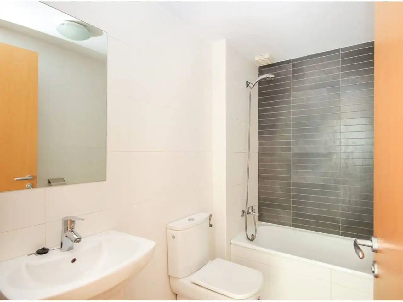 Badezimmer von Wohnung zum Verkauf in Sant Martí de Centelles mit Heizung, Parkett und Balkon
