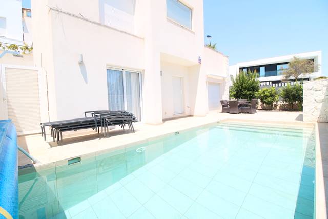 Casa-chalet en Alquiler en Avinguda l'Oliveró, 66 en Los Secanos