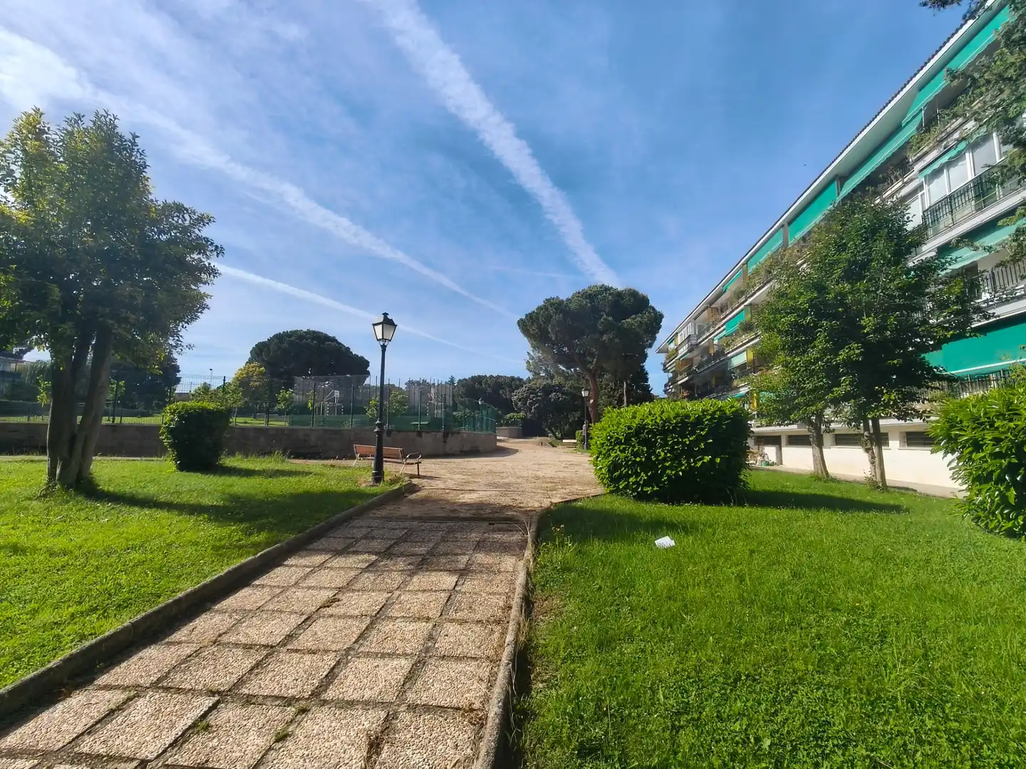 Vista exterior de Apartamento en venta en Collado Villalba con Calefacción y Piscina comunitaria
