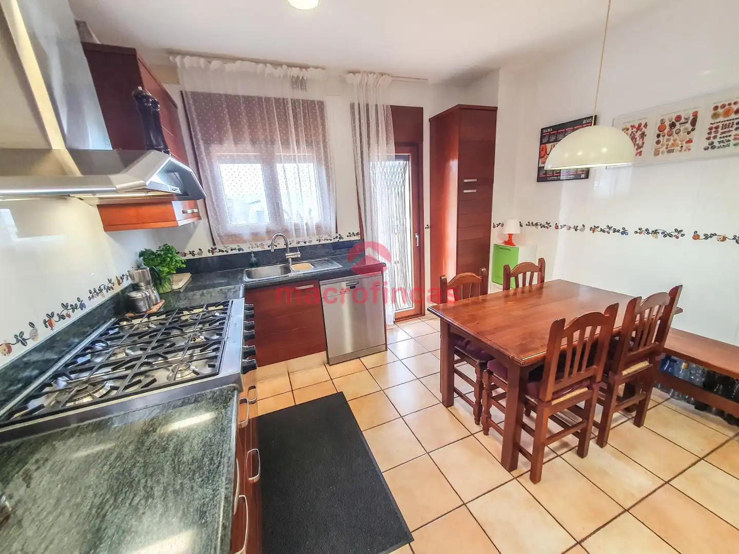 Cuina de Casa o xalet en venda en Olesa de Montserrat amb Aire condicionat, Jardí privat i Terrassa