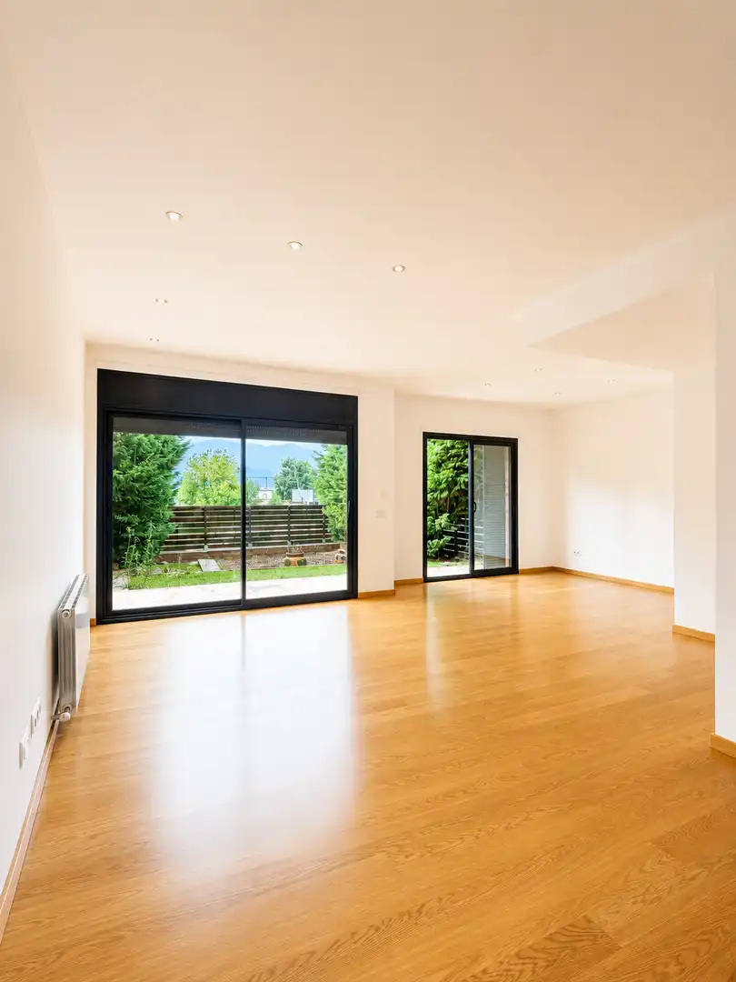 Sala d'estar de Casa adosada en venda en Girona amb Calefacció i Terrassa