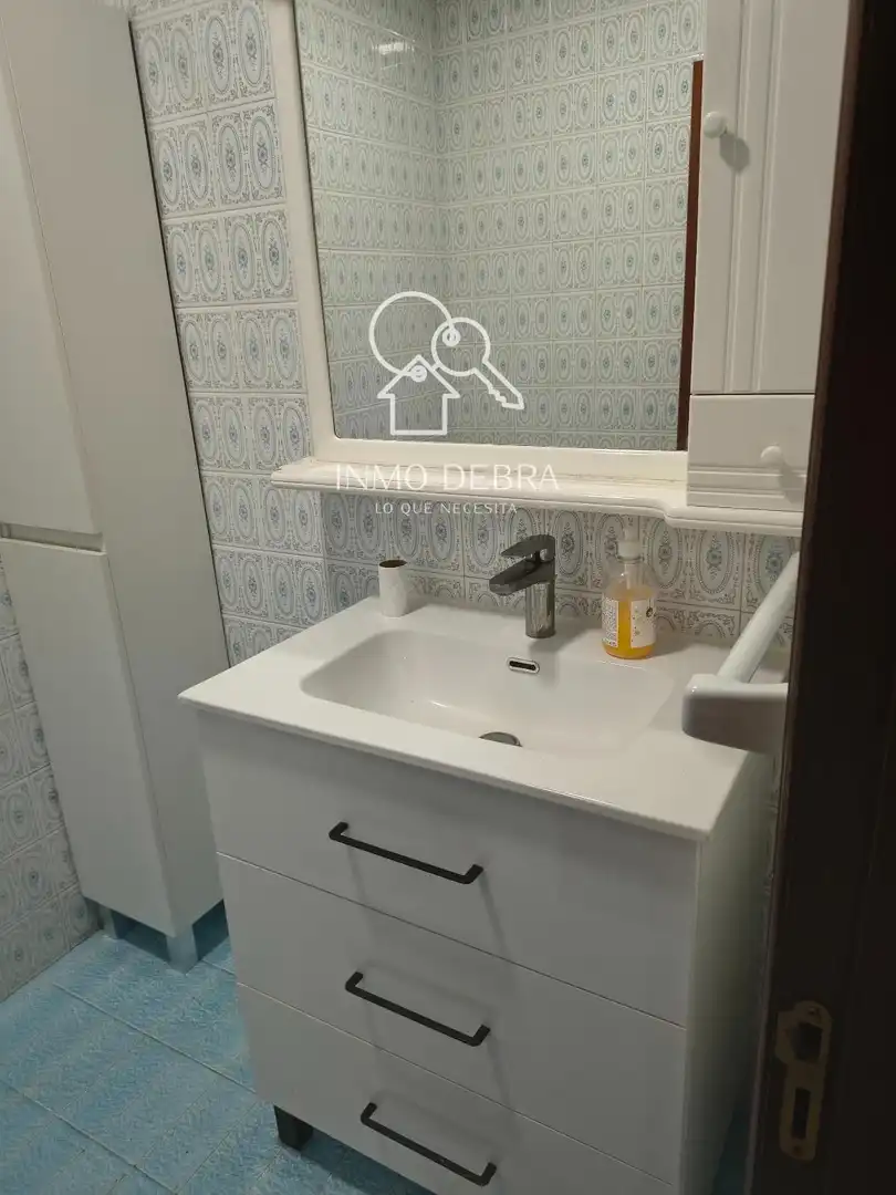 Badezimmer von Wohnung zum Verkauf in Cudillero mit Parkett, Terrasse und Möbliert