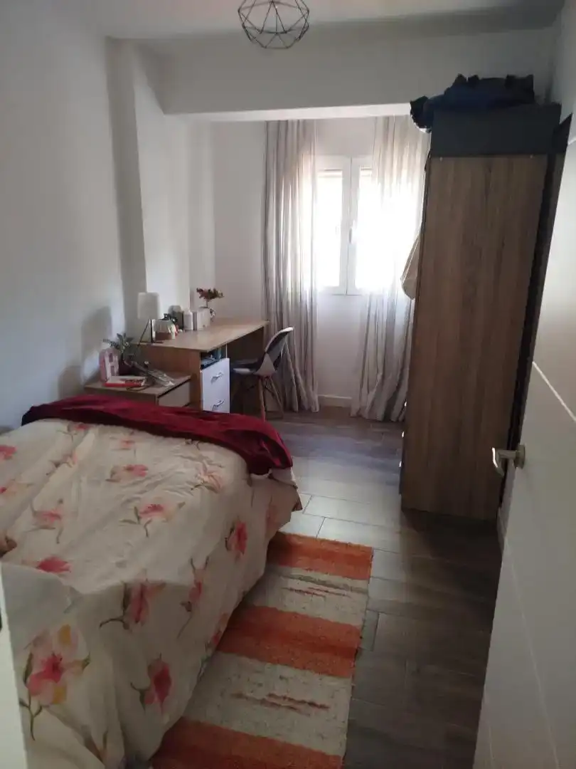 Habitación de Piso para compartir en Granada con Aire acondicionado, Amueblado y Horno