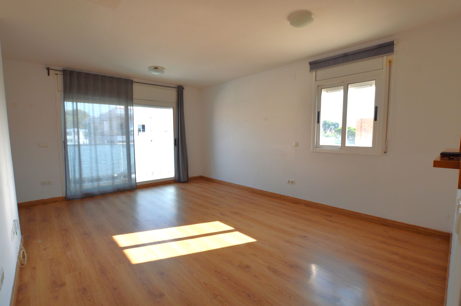 Living room of Attic for sale in Cubelles  with Air Conditioner, Heating and Parquet flooring