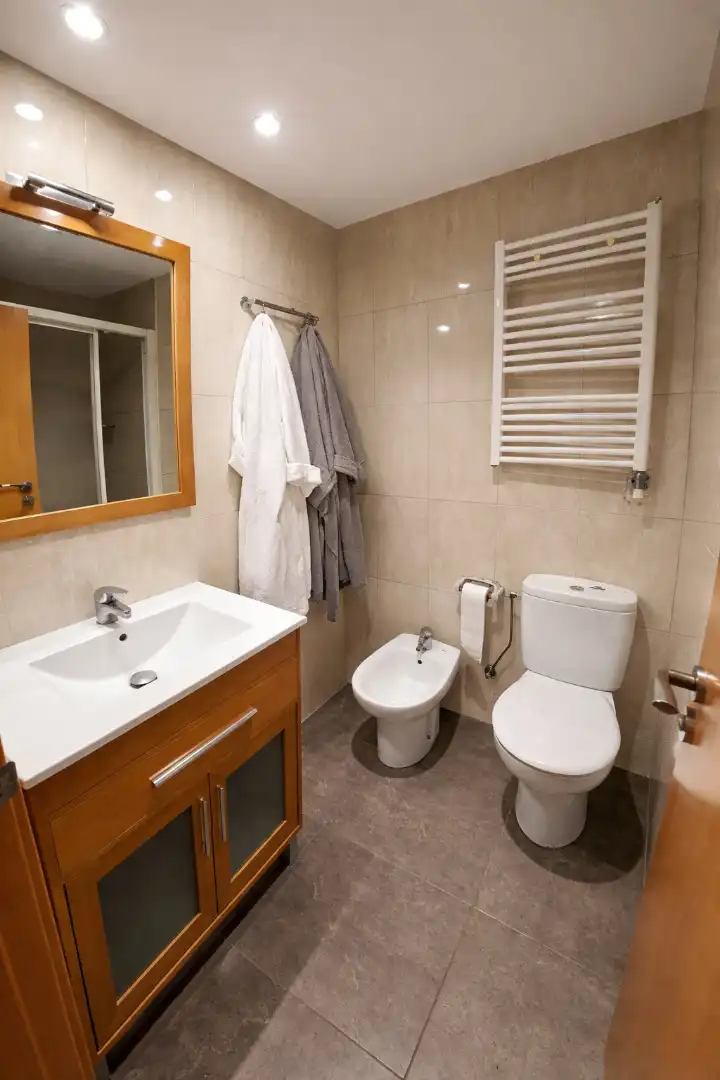 Badezimmer von Wohnung zum Verkauf in Vilafranca del Penedès mit Heizung, Parkett und Ofen