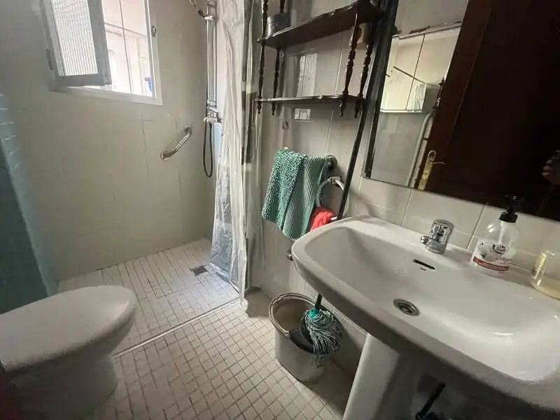 Baño de Planta baja en venta en Madrid con Aire acondicionado, Calefacción y Jardín privado