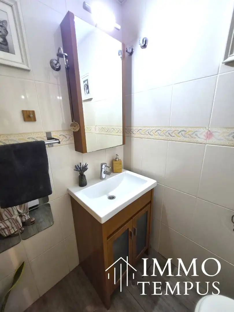 Badezimmer von Maisonette zum Verkauf in Terrassa mit Heizung, Parkett und Ofen