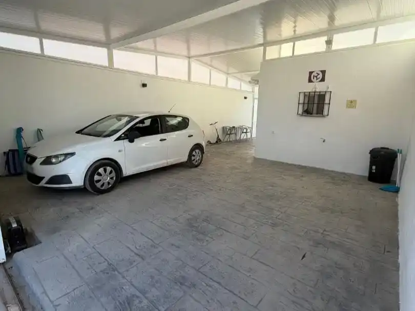 Aparcament de Casa o xalet en venda en La Línea de la Concepción amb Aire condicionat, Jardí privat i Piscina