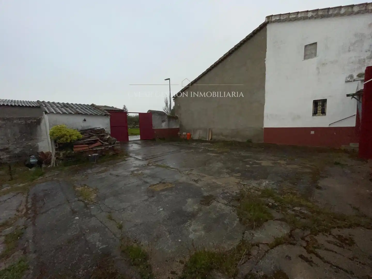 Casa o xalet en venda en San Pedro de Rozados amb Calefacció, Traster i Moblat