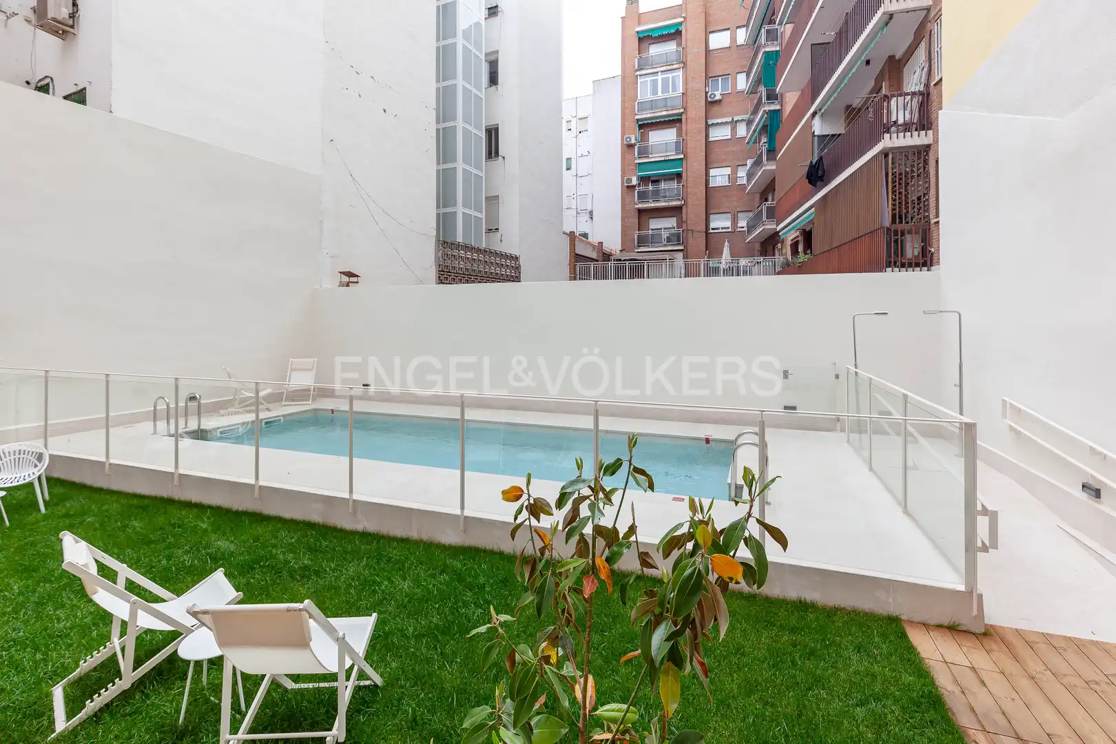 Piscina de Piso de alquiler en Madrid con Aire acondicionado, Calefacción y Jardín privado