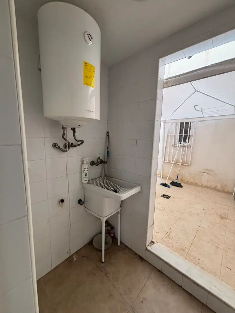 Bathroom of Flat for sale in Alginet  with Air Conditioner, Terrace and Oven